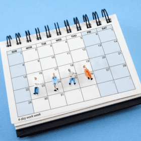 Calendar with 4-day week for a better work-life balance.