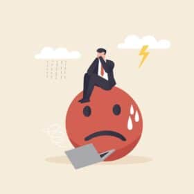 Mann sitzt auf einer traurigen, regnerischen Wolke mit Laptop, symbolisiert schlechte Feedbackkultur.